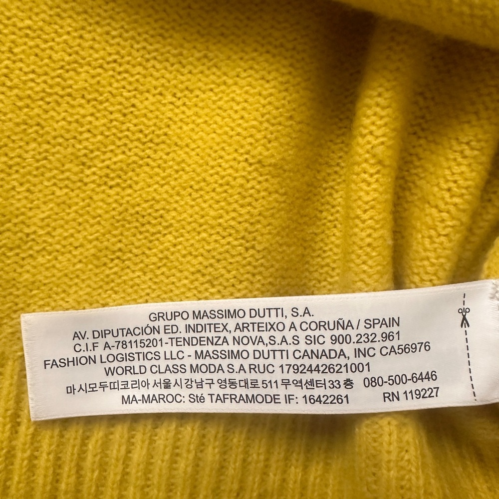 Massimo Dutti 95% wool & 5% Cashmere -
Bright Yellow Sweater Unique Collar. - Picture 5 of 5